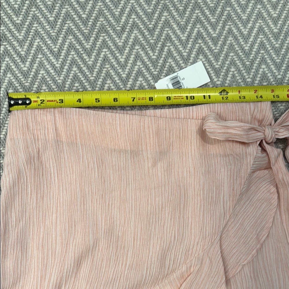 Line & Dot Revolve Pink Ribbed Ruffle Wrap Mini Skirt Size S NWT - Picture 4 of 6